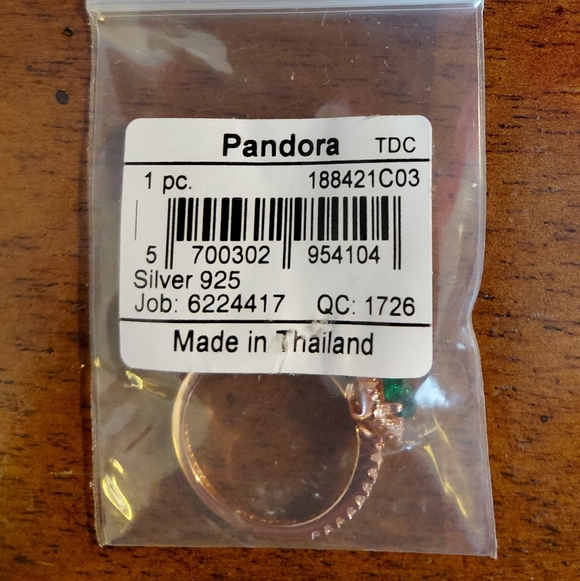 Pandora Silver Ring with Green Heart Gemstone - Picture 6 of 6